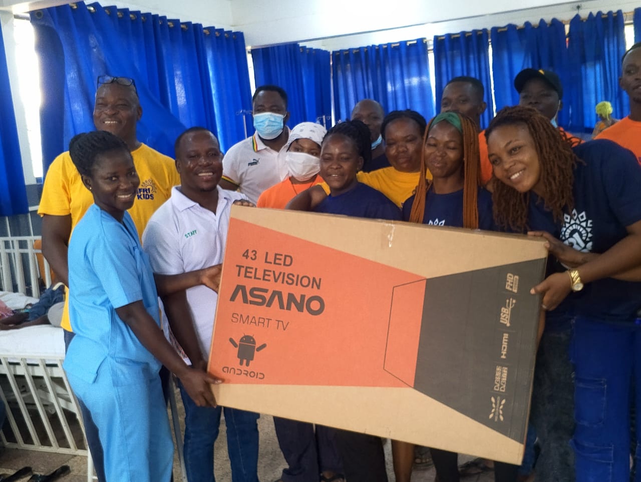 AFRIKIDS ALUMNI PRESENTS TV SET TO KIDS WARD OF AFRIKIDS HOSPITAL, CLEANS UP FACILITY